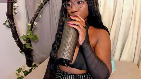 Snapshot of jolene_e chatting on October 5, 10:31 am Clara online show from October 5, 10:31 am