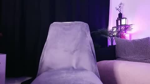 Snapshot of jonesalesya chatting on October 16, 8:28 am AlesyaJ online show from October 16, 8:28 am
