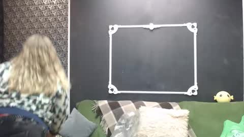 josiesun771 online show from December 7, 7:05 am