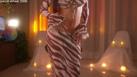 Jennifer Diaz online show from November 14, 5:35 pm