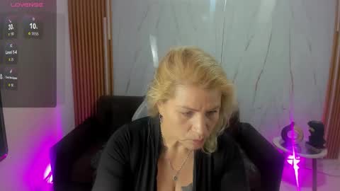 juanitarubia online show from December 1, 7:05 pm