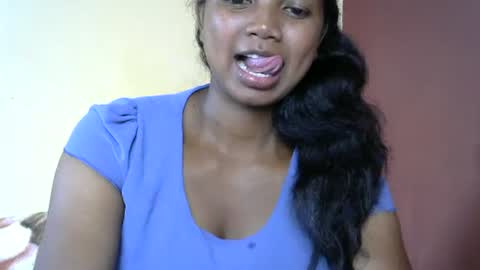 Snapshot of juicy_pretty chatting on March 8, 10:41 am stellah online show from March 8, 10:41 am