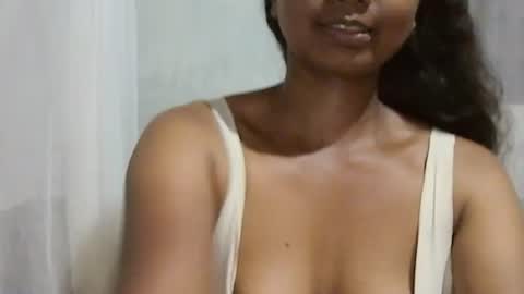 Snapshot of juicy_pretty chatting on December 14, 6:09 pm stellah online show from December 14, 6:09 pm