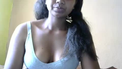Snapshot of juicy_pretty chatting on February 28, 9:15 am stellah online show from February 28, 9:15 am