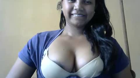 Snapshot of juicy_pretty chatting on September 18, 8:13 am stellah online show from September 18, 8:13 am
