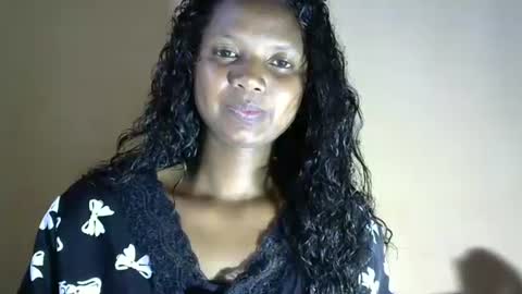 Snapshot of juicy_pretty chatting on February 15, 11:17 am stellah online show from February 15, 11:17 am