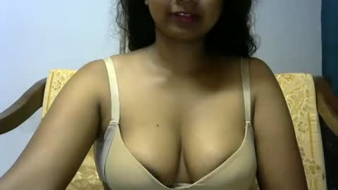 Snapshot of juicy_pretty chatting on October 19, 3:19 am stellah online show from October 19, 3:19 am