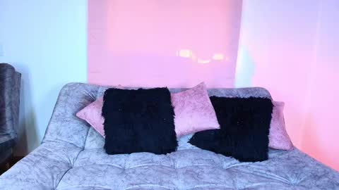 Jules and Gia online show from November 22, 7:05 pm