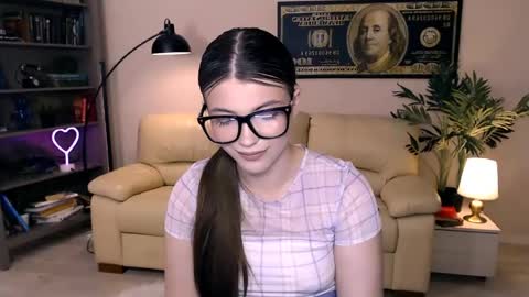 julia485262 online show from June 7, 1:40 pm