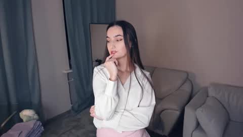 Evelin online show from October 17, 8:01 pm