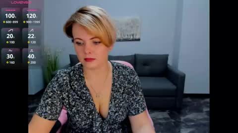 Snapshot of julia_wilsons chatting on March 2, 6:37 am Julia online show from March 2, 6:37 am