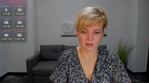 Snapshot of julia_wilsons chatting on December 7, 6:32 am Julia online show from December 7, 6:32 am