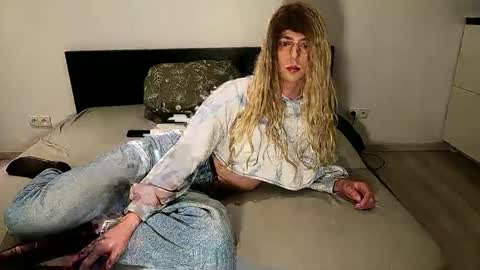 JuliaCutie online show from January 2, 1:06 am