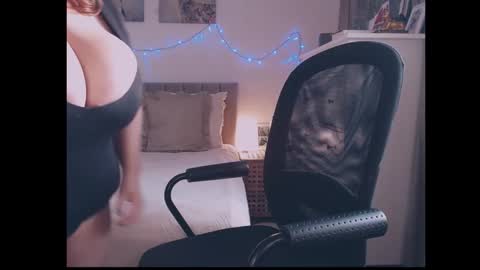 julialiones online show from October 16, 2:09 pm