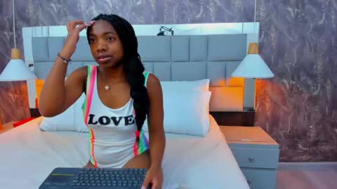 juliana_glam online show from May 19, 2:24 pm
