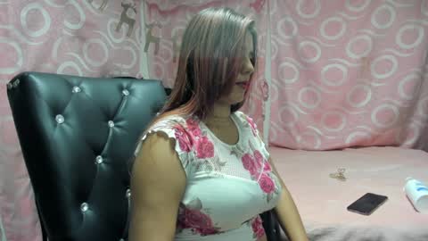 Snapshot of julianasalazar chatting on January 23, 2:55 am camila online show from January 23, 2:55 am