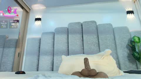 juliane_swee1 online show from May 9, 1:18 am