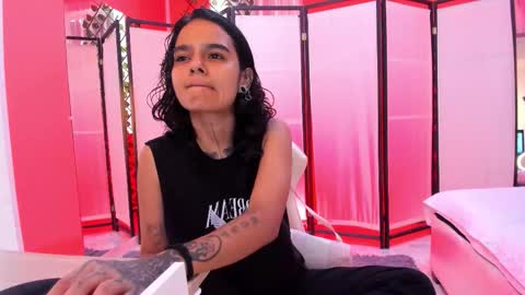 julianne_7 online show from February 2, 8:52 pm