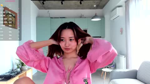 julia online show from December 22, 9:00 am