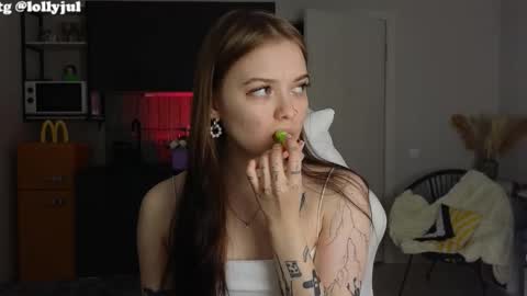 julidropp online show from October 13, 3:25 pm