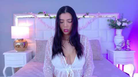 Juliet Bennet online show from October 9, 5:11 am