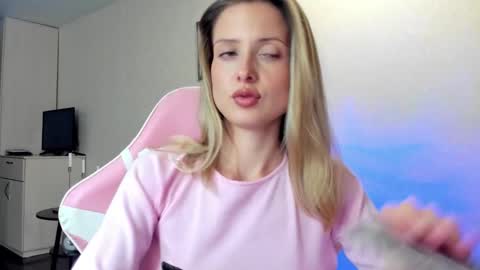 Julie online show from September 22, 4:38 pm