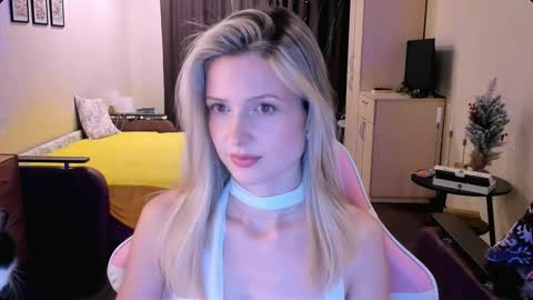 Julie online show from November 26, 3:35 pm