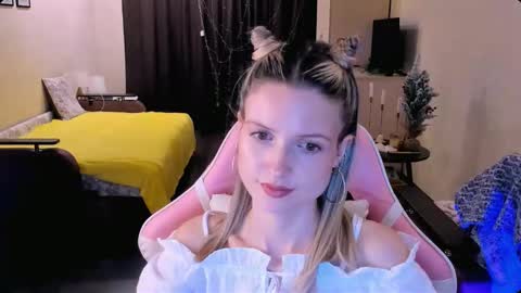 Julie online show from December 3, 3:14 pm