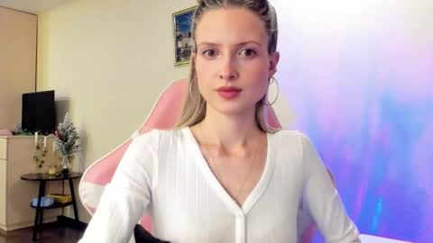 Julie online show from November 5, 4:23 pm