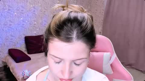 Julie online show from February 23, 3:34 pm