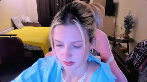 Julie online show from December 2, 3:03 pm