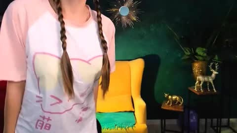 juliedaniel online show from November 10, 8:31 am