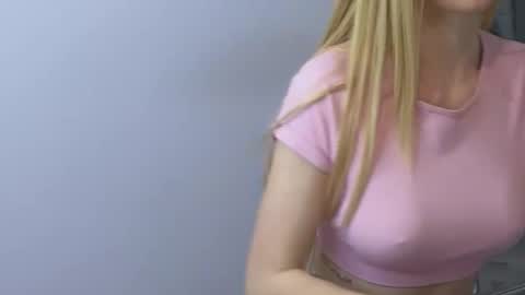 Snapshot of juliejuliette chatting on February 19, 12:14 am Julia online show from February 19, 12:14 am