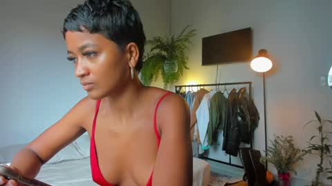 Snapshot of julieta__cooper chatting on October 1, 8:47 pm Juli online show from October 1, 8:47 pm