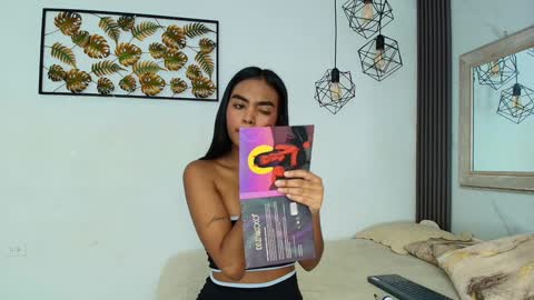 Snapshot of julieta_aguilar chatting on January 19, 7:26 pm Juli online show from January 19, 7:26 pm