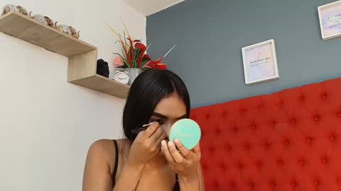 Snapshot of julieta_aguilar chatting on October 17, 7:28 pm Juli online show from October 17, 7:28 pm