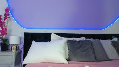 Snapshot of julieta_cortes__ chatting on February 5, 11:55 am Julieta online show from February 5, 11:55 am