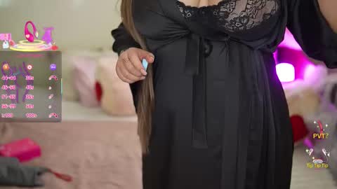 J U L I E T online show from October 31, 6:04 am