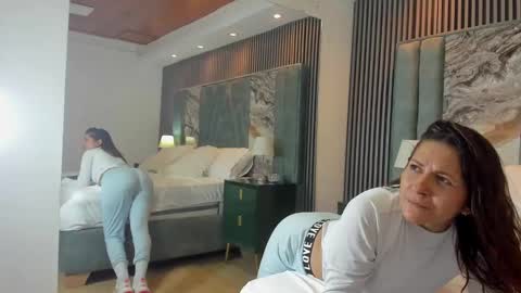 Snapshot of julieth_varr chatting on October 11, 7:05 pm Julieth var online show from October 11, 7:05 pm