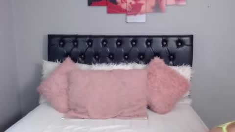 Snapshot of julietha_fox chatting on January 10, 3:50 am julietha fox online show from January 10, 3:50 am
