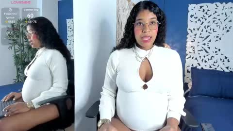 Snapshot of juliettasade chatting on September 19, 11:42 am online show from September 19, 11:42 am