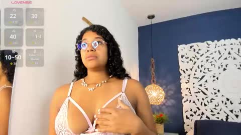 Snapshot of juliettasade chatting on September 20, 11:52 am online show from September 20, 11:52 am