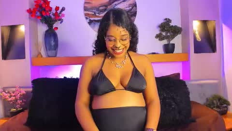 Snapshot of juliettasade chatting on October 17, 12:30 pm online show from October 17, 12:30 pm