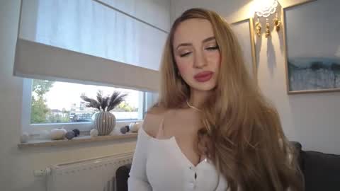 Snapshot of juliettesensual chatting on October 19, 3:25 pm JulietteSensual online show from October 19, 3:25 pm