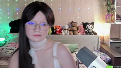 julifisher online show from May 13, 5:24 am