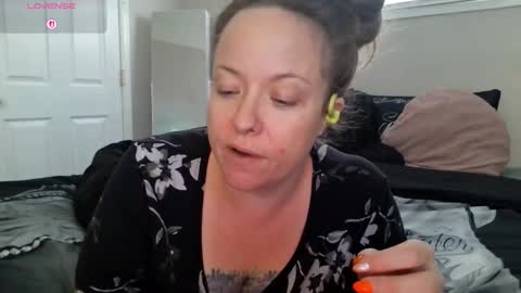 Snapshot of julimonroe chatting on October 19, 4:09 pm Juli Monroe online show from October 19, 4:09 pm