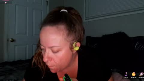 Snapshot of julimonroe chatting on October 8, 3:00 am Juli Monroe online show from October 8, 3:00 am