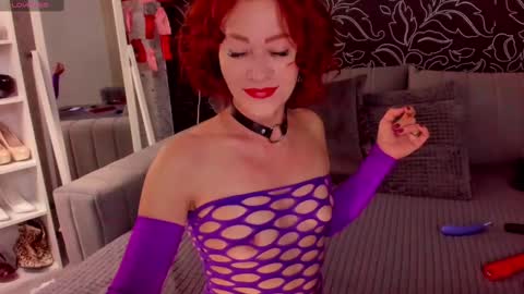 jullia_moor online show from March 12, 1:14 am