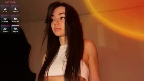 Snapshot of julya_flowerss chatting on December 28, 1:06 pm Hloya online show from December 28, 1:06 pm
