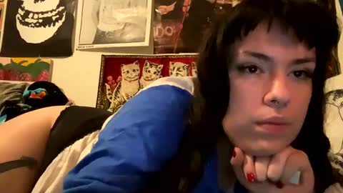 Snapshot of justalittlewetnow chatting on February 11, 3:29 am justalittlewetnow online show from February 11, 3:29 am